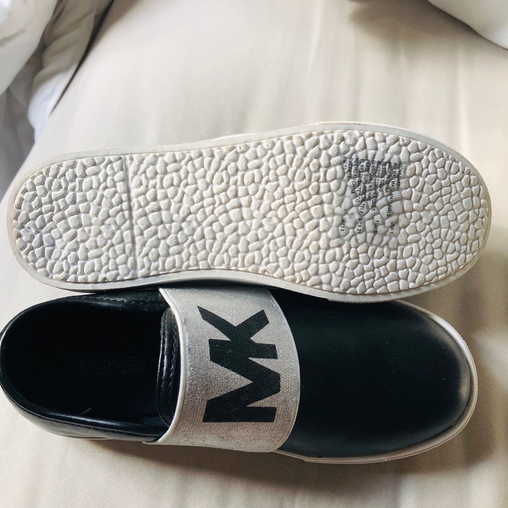 Kids sneakers